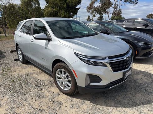 Used 2022 Chevrolet Equinox LT image 3