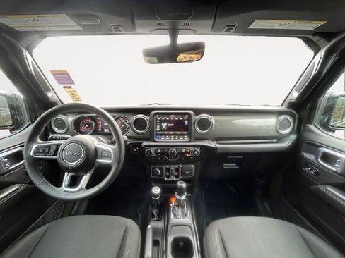 Used 2023 Jeep Wrangler Sahara image 13