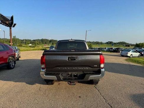 Used 2017 Toyota Tacoma TRD Off-Road w/ Tow Package AWD/4WD image 60
