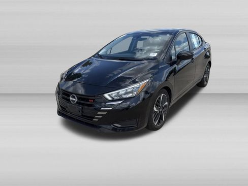 Used 2024 Nissan Versa SR FWD image 11