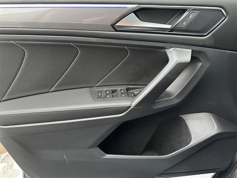 Used 2023 Volkswagen Tiguan SE R-Line image 26