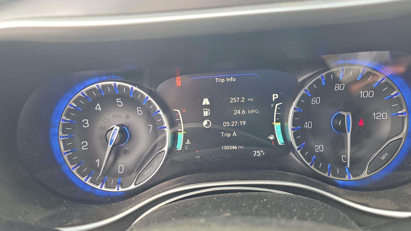 Used 2024 Chrysler Pacifica Touring-L FWD image 10