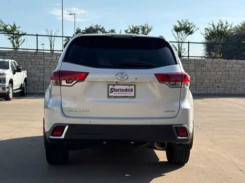 Used 2019 Toyota Highlander Limited FWD image 7