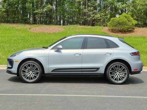 Certified 2026 Porsche Macan AWD/4WD image 2