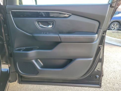 Used 2025 Honda Pilot EX-L image 22