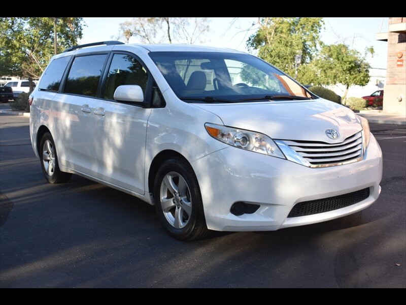 Used 2017 Toyota Sienna LE FWD image 2