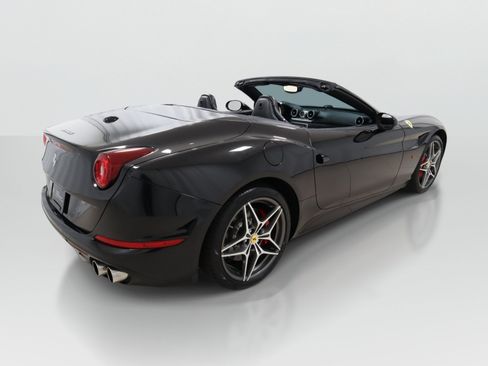 Used 2016 Ferrari California T RWD image 8