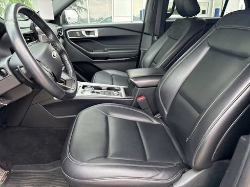 Used 2020 Ford Explorer XLT w/ Equipment Group 202A AWD/4WD image 12