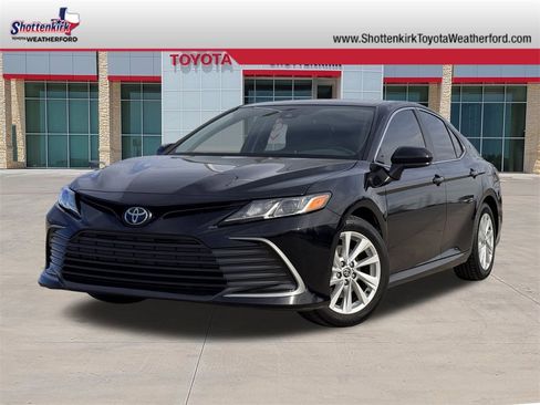 Used 2024 Toyota Camry LE image 1