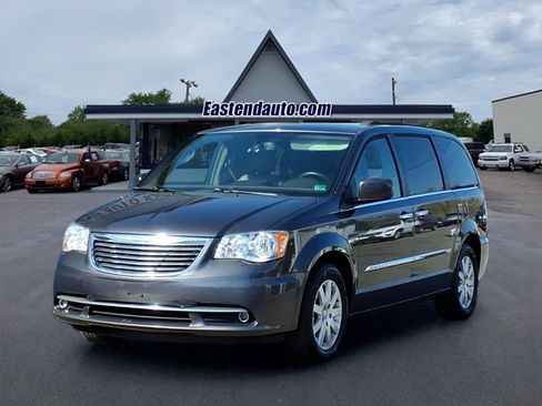 Used 2015 Chrysler Town & Country Touring w/ Driver Convenience Group image 1