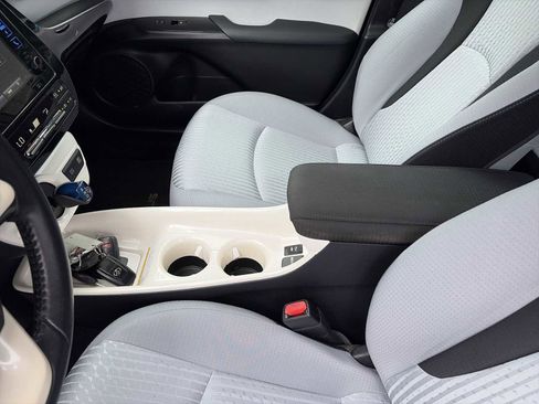 Used 2016 Toyota Prius Three Touring image 22