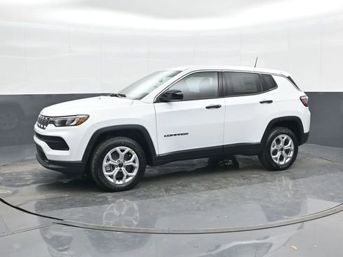 Used 2025 Jeep Compass Sport image 9