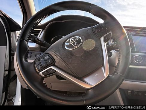 Used 2019 Toyota Highlander Limited image 7