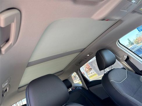 Certified 2023 Volkswagen Taos SE w/ Panoramic Sunroof Package image 15