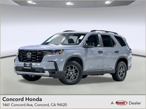 Used 2024 Honda Pilot TrailSport image 1
