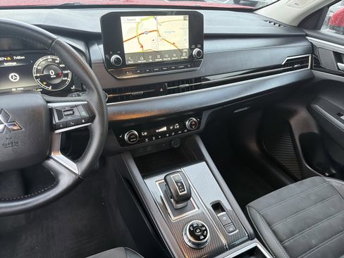 Used 2023 Mitsubishi Outlander SE image 29