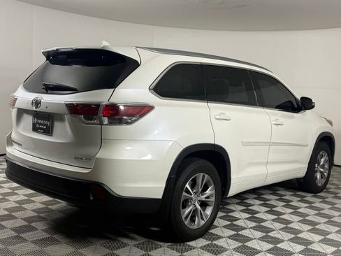 Used 2015 Toyota Highlander XLE AWD/4WD image 8