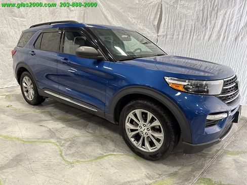 Used 2020 Ford Explorer XLT w/ Equipment Group 202A image 2