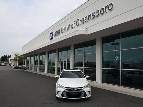 Used 2017 Toyota Camry XLE w/ Moonroof Package FWD image 3