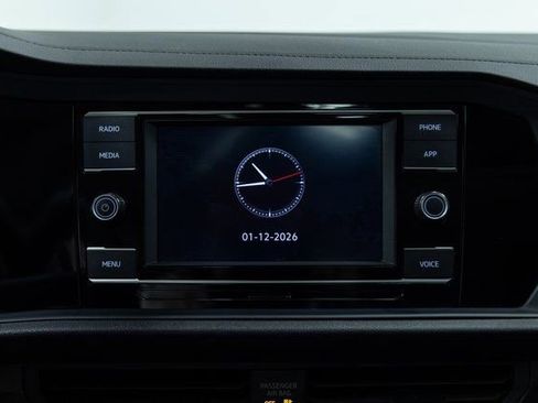 Used 2024 Volkswagen Jetta SE image 17