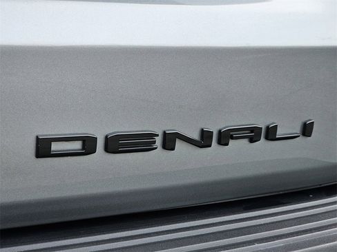 Used 2024 GMC Yukon Denali image 12