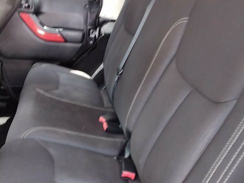 Used 2015 Jeep Wrangler Unlimited Sahara w/ Connectivity Group AWD/4WD image 8