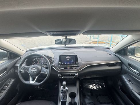 Used 2025 Nissan Altima 2.5 SV image 34