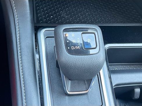Used 2022 Nissan Pathfinder SL AWD/4WD image 17