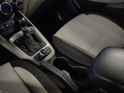 Used 2021 Hyundai Venue SEL FWD image 26