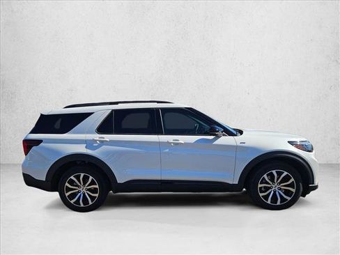 Certified 2025 Ford Explorer ST-Line RWD image 4