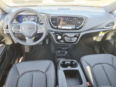 New 2026 Chrysler Pacifica Select FWD image 9