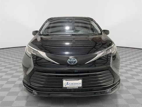 Used 2021 Toyota Sienna LE w/ LE Plus Package image 4