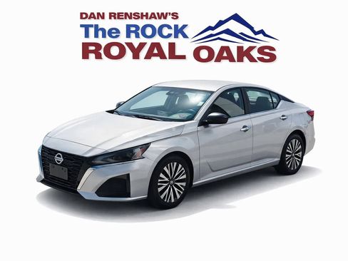 Used 2024 Nissan Altima 2.5 SV image 1