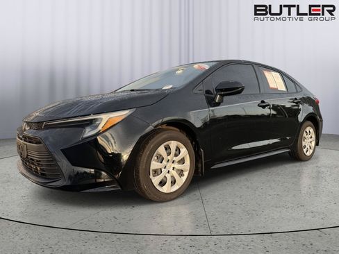 Certified 2026 Toyota Corolla LE FWD image 3