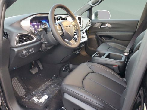 New 2026 Chrysler Voyager LX image 17