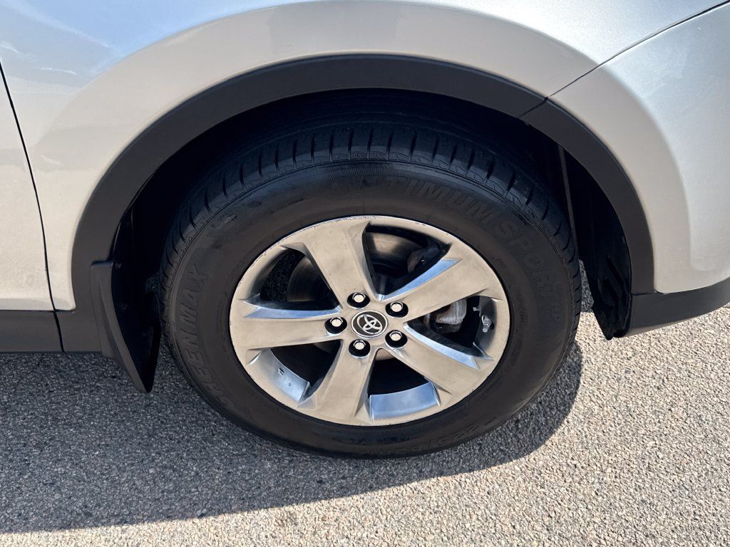 Used 2015 Toyota RAV4 XLE AWD/4WD image 41