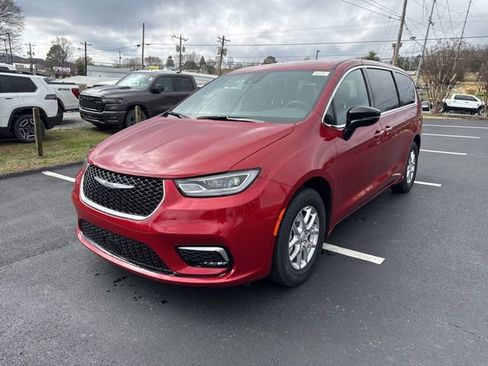 New 2026 Chrysler Pacifica Select image 3