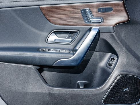 Used 2025 Mercedes-Benz CLA 250 image 21