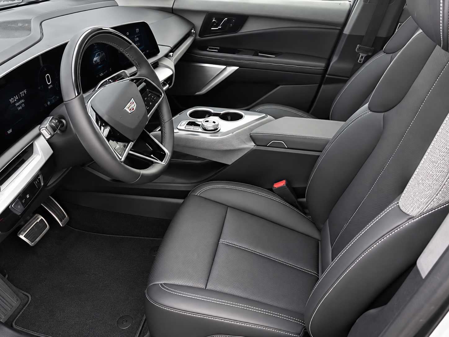 Certified 2025 Cadillac Optiq Luxury 1 AWD/4WD image 5