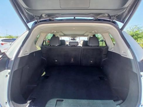 Used 2023 Nissan Rogue SL FWD image 9