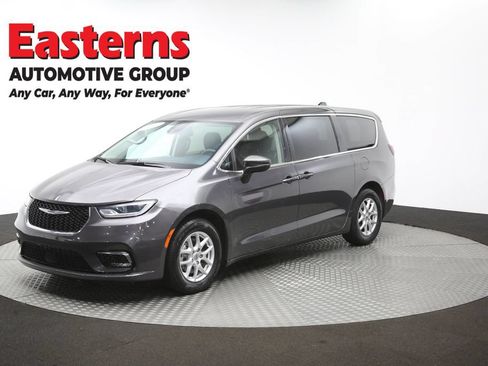 Used 2023 Chrysler Pacifica Touring-L FWD image 57