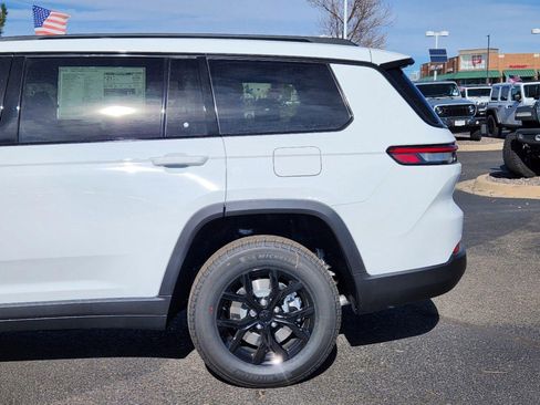 New 2025 Jeep Grand Cherokee L Altitude image 36