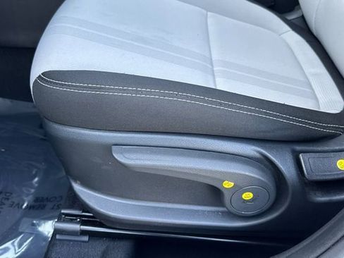 Used 2025 Hyundai Venue SEL FWD image 13