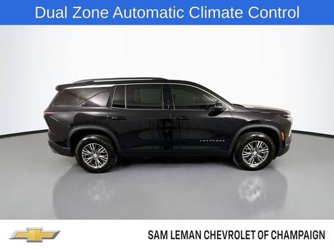 Used 2025 Chevrolet Traverse LT FWD image 8