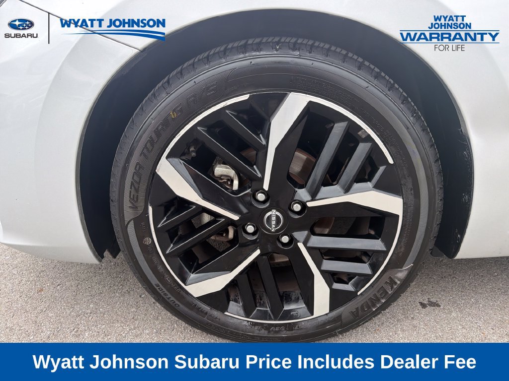 Used 2024 Nissan Versa SR FWD image 3