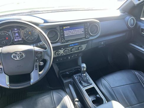 Used 2021 Toyota Tacoma TRD Off-Road w/ Technology Package image 12