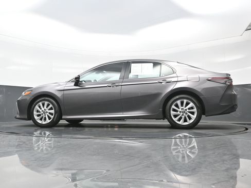 Used 2023 Toyota Camry LE image 28