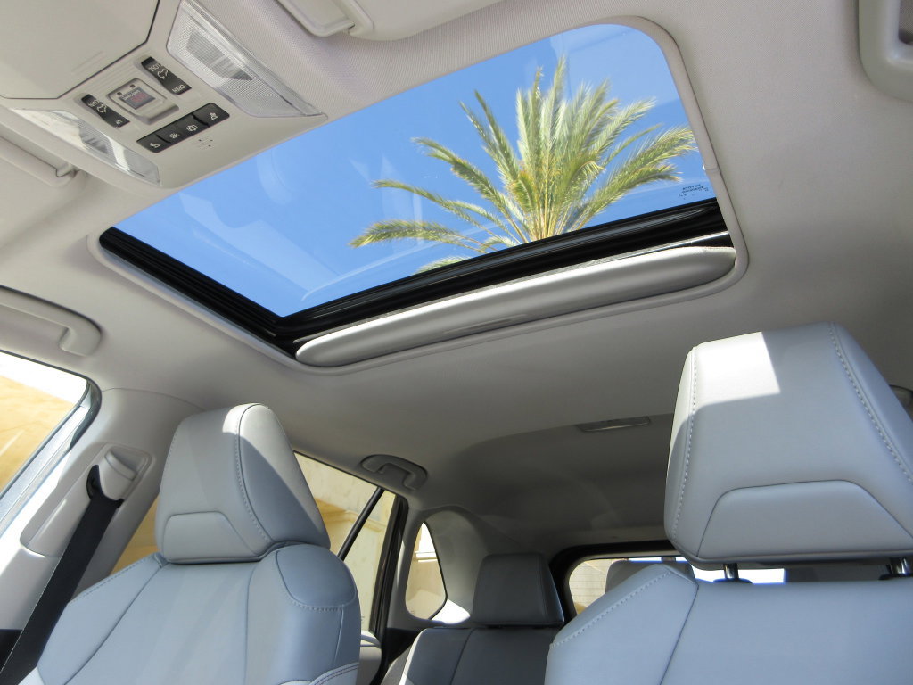 Used 2019 Toyota RAV4 XLE Premium w/ Cold Weather Package FWD image 25