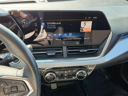 Used 2025 Chevrolet Trax LT w/ Driver Confidence Package FWD image 22