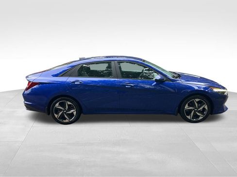 Used 2023 Hyundai Elantra SEL w/ Convenience Package FWD image 7